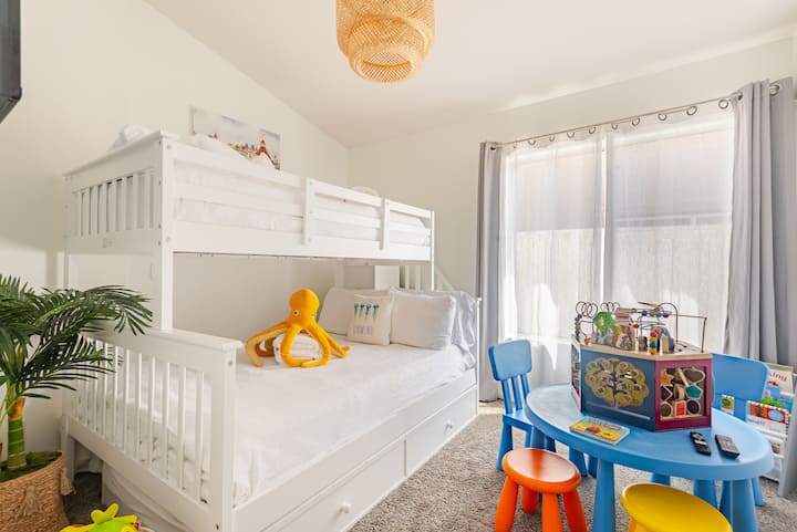 Villa Descanso: 15 min to beach, heated pool, BBQ!