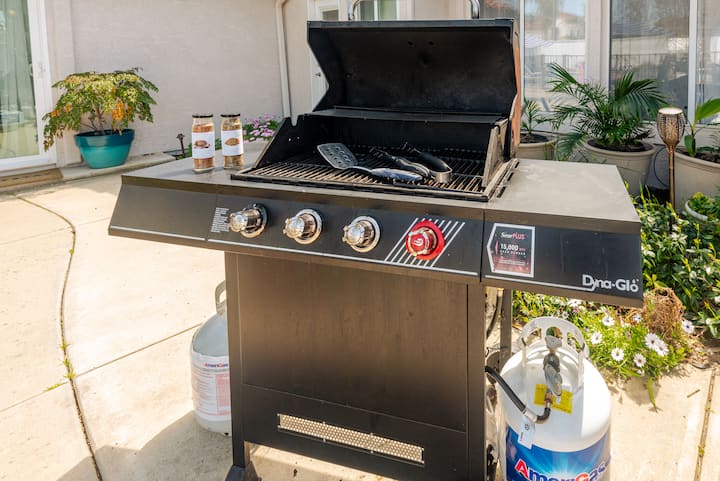 Villa Descanso: 15 min to beach, heated pool, BBQ!